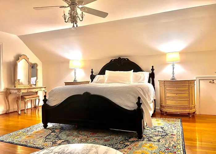 Colonial Gardens B & B