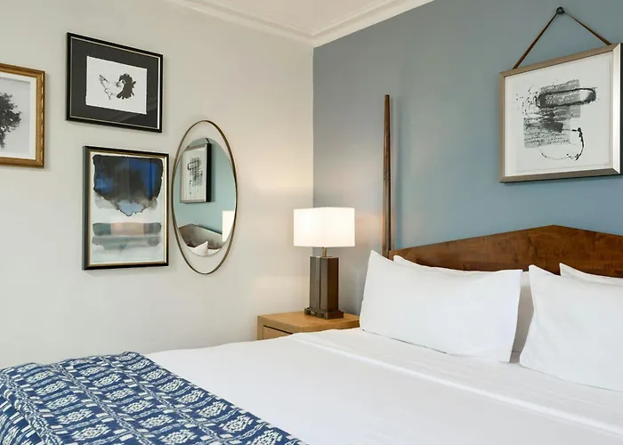 Williamsburg Lodge, Autograph Collection